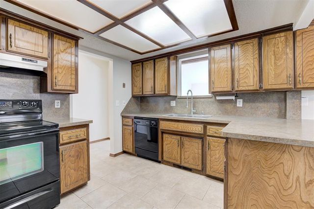 1046 Walsh Lane, Yukon, OK 73099