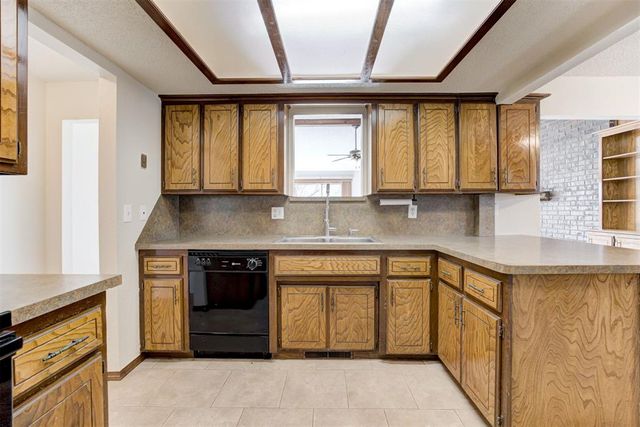 1046 Walsh Lane, Yukon, OK 73099