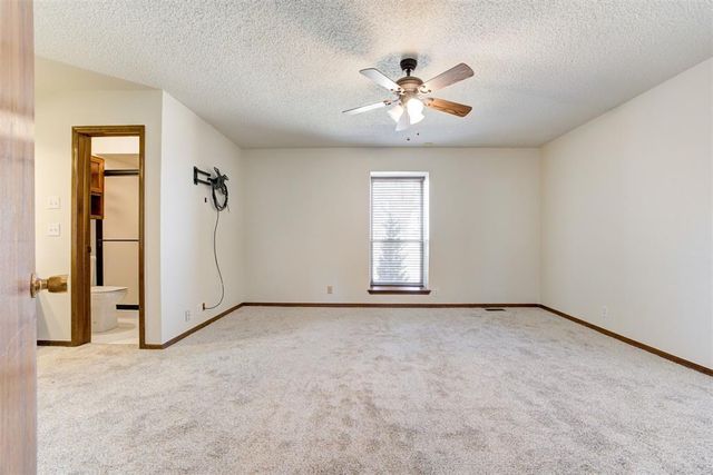 1046 Walsh Lane, Yukon, OK 73099