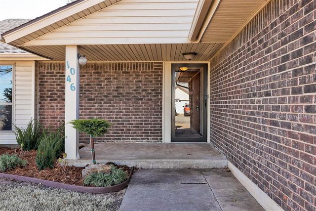 1046 Walsh Lane, Yukon, OK 73099