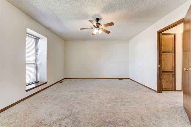 1046 Walsh Lane, Yukon, OK 73099