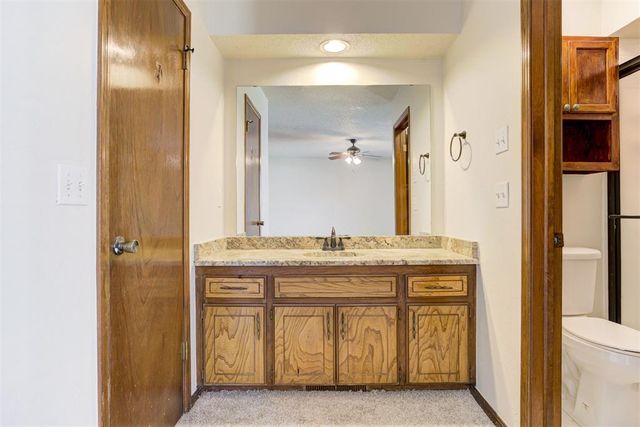 1046 Walsh Lane, Yukon, OK 73099