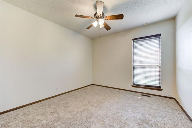 1046 Walsh Lane, Yukon, OK 73099