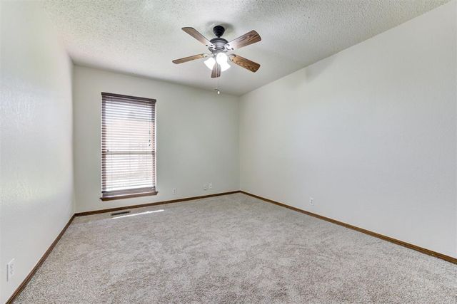 1046 Walsh Lane, Yukon, OK 73099