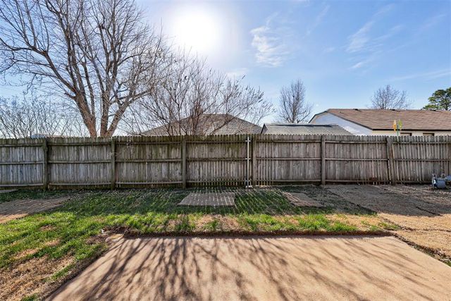 1046 Walsh Lane, Yukon, OK 73099