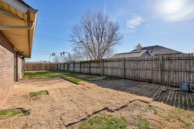 1046 Walsh Lane, Yukon, OK 73099