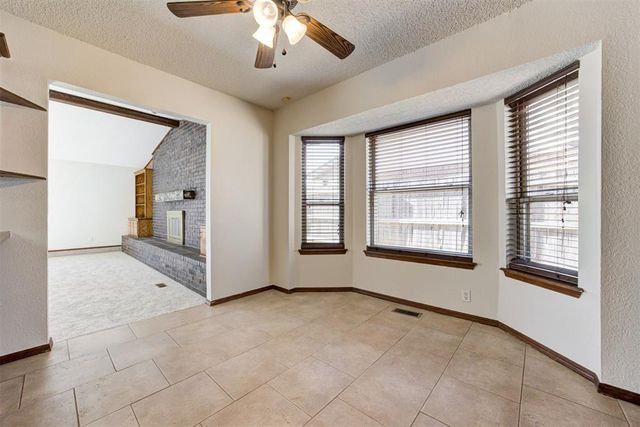 1046 Walsh Lane, Yukon, OK 73099