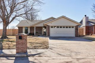 1046 Walsh Lane, Yukon, OK 73099