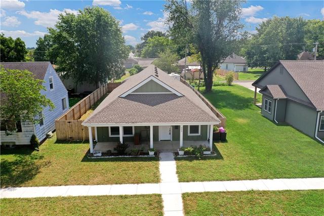 303 W Broadway Street, Higginsville, MO 64037