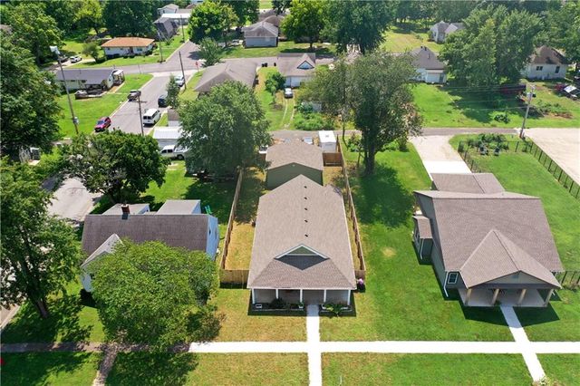 303 W Broadway Street, Higginsville, MO 64037