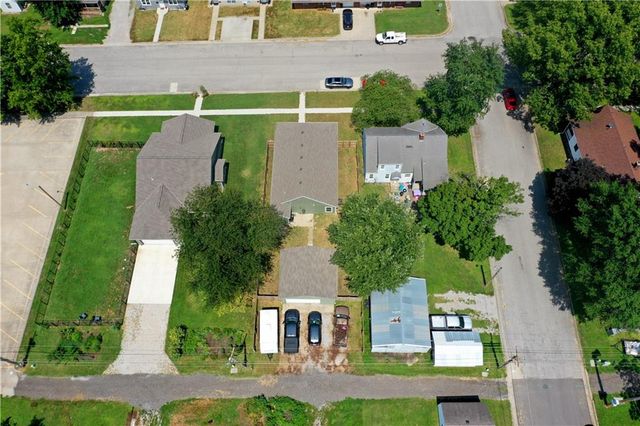 303 W Broadway Street, Higginsville, MO 64037