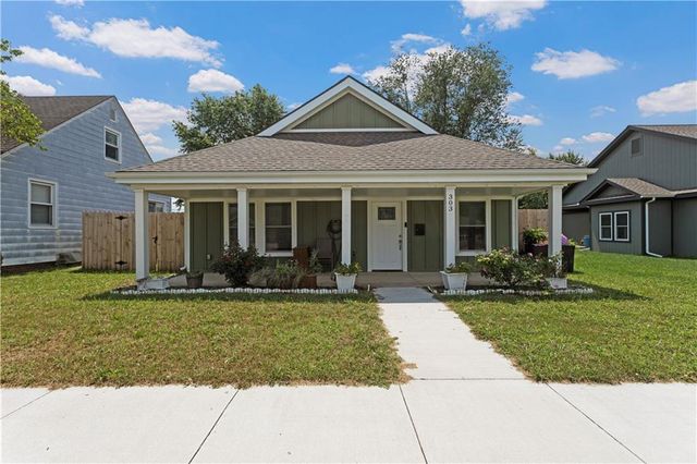 303 W Broadway Street, Higginsville, MO 64037