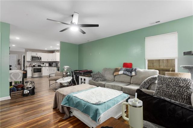 303 W Broadway Street, Higginsville, MO 64037