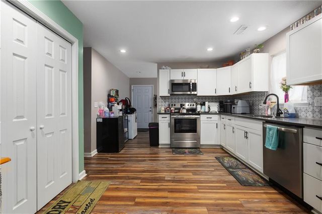 303 W Broadway Street, Higginsville, MO 64037