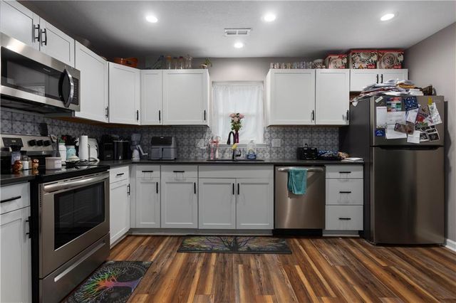 303 W Broadway Street, Higginsville, MO 64037