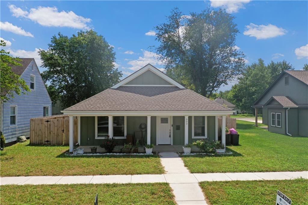 303 W Broadway Street, Higginsville, MO 64037