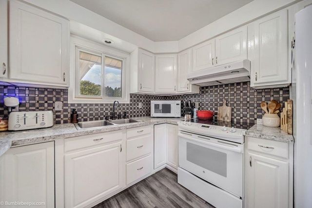 116 S Greenacres Rd, Greenacres, WA 99016