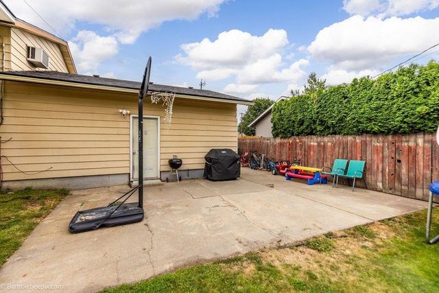 116 S Greenacres Rd, Greenacres, WA 99016