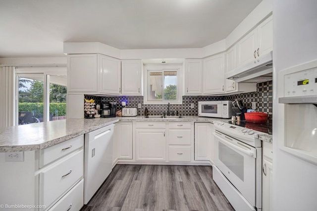 116 S Greenacres Rd, Greenacres, WA 99016