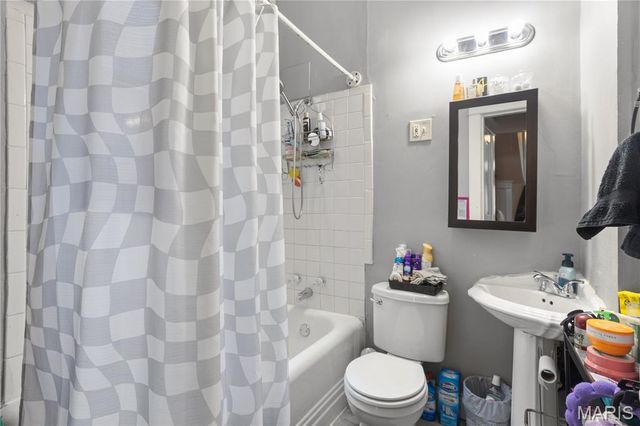 3209 Taft Avenue, St Louis, MO 63111