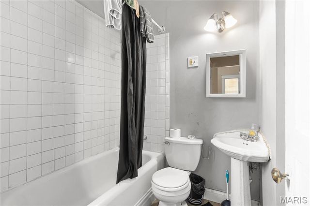 3209 Taft Avenue, St Louis, MO 63111