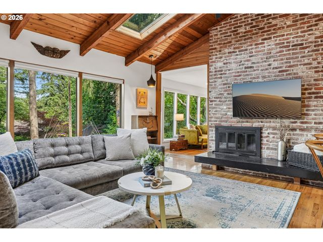 1322 Sw MAPLECREST Dr, Portland, OR 97219