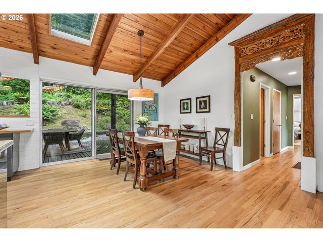 1322 Sw MAPLECREST Dr, Portland, OR 97219