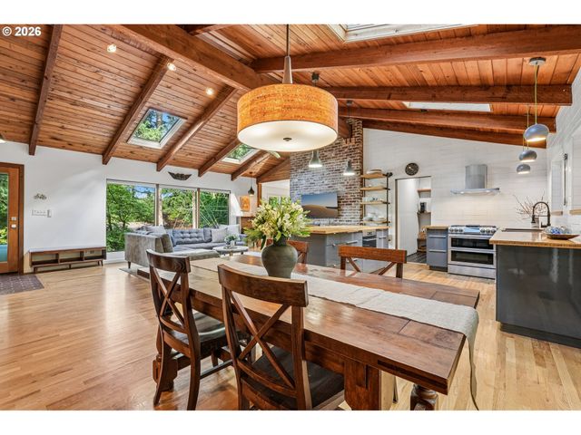 1322 Sw MAPLECREST Dr, Portland, OR 97219