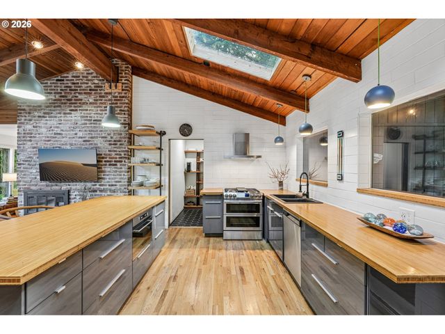1322 Sw MAPLECREST Dr, Portland, OR 97219