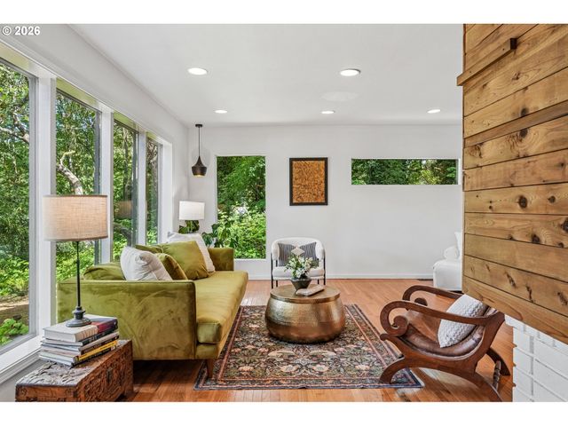1322 Sw MAPLECREST Dr, Portland, OR 97219