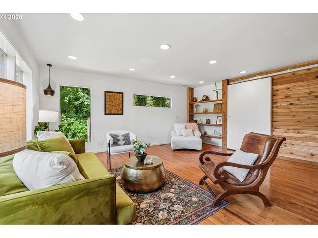 1322 Sw MAPLECREST Dr, Portland, OR 97219