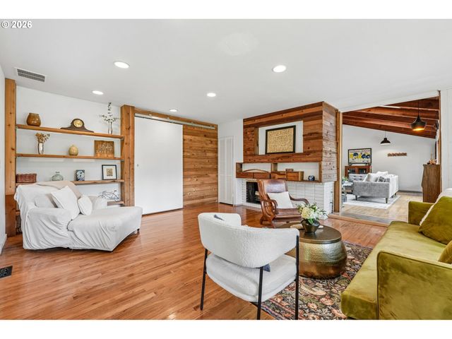 1322 Sw MAPLECREST Dr, Portland, OR 97219