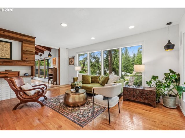 1322 Sw MAPLECREST Dr, Portland, OR 97219