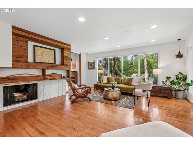 1322 Sw MAPLECREST Dr, Portland, OR 97219