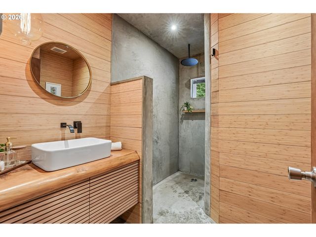 1322 Sw MAPLECREST Dr, Portland, OR 97219