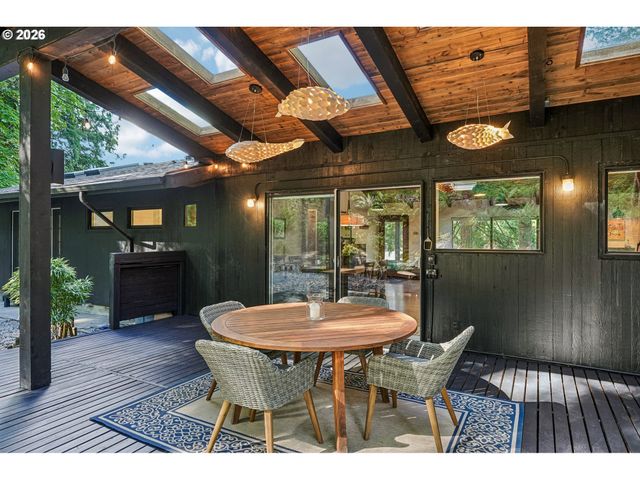 1322 Sw MAPLECREST Dr, Portland, OR 97219