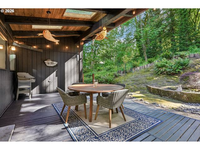 1322 Sw MAPLECREST Dr, Portland, OR 97219
