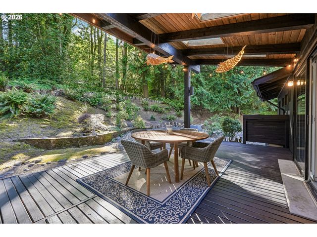 1322 Sw MAPLECREST Dr, Portland, OR 97219