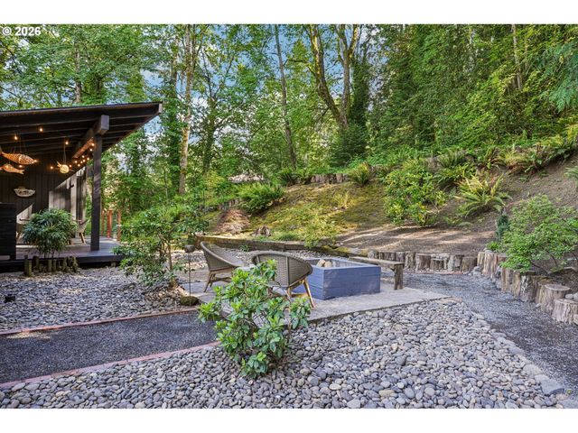 1322 Sw MAPLECREST Dr, Portland, OR 97219