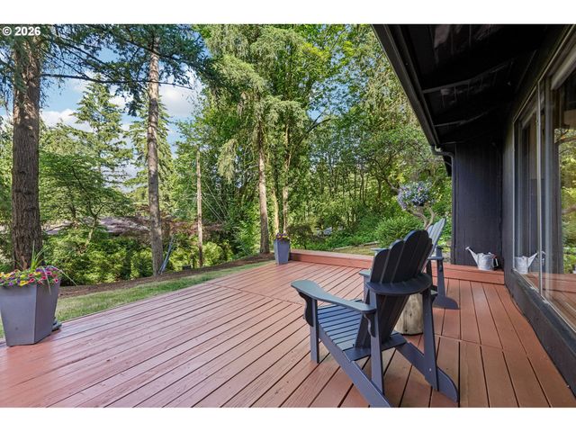 1322 Sw MAPLECREST Dr, Portland, OR 97219