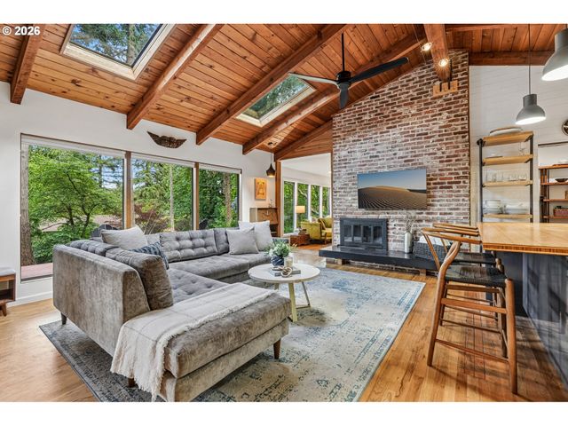 1322 Sw MAPLECREST Dr, Portland, OR 97219