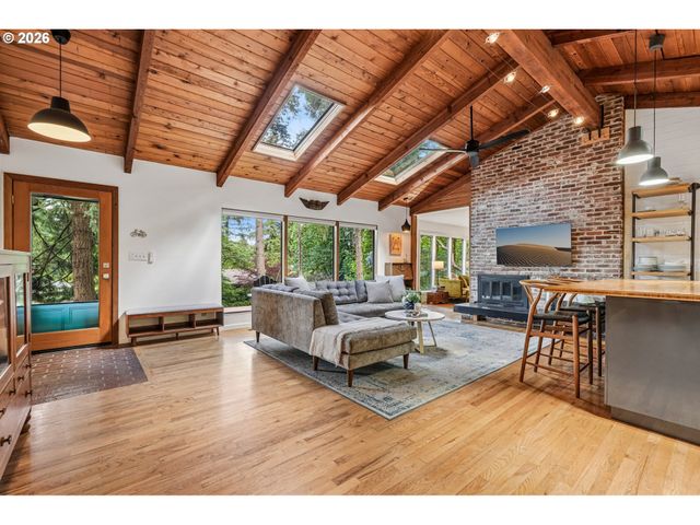 1322 Sw MAPLECREST Dr, Portland, OR 97219