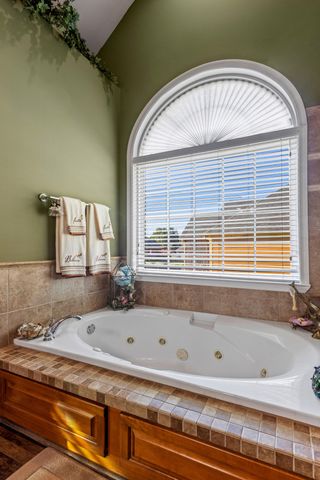 3260 Split Oak Lane, Ooltewah, TN 37363