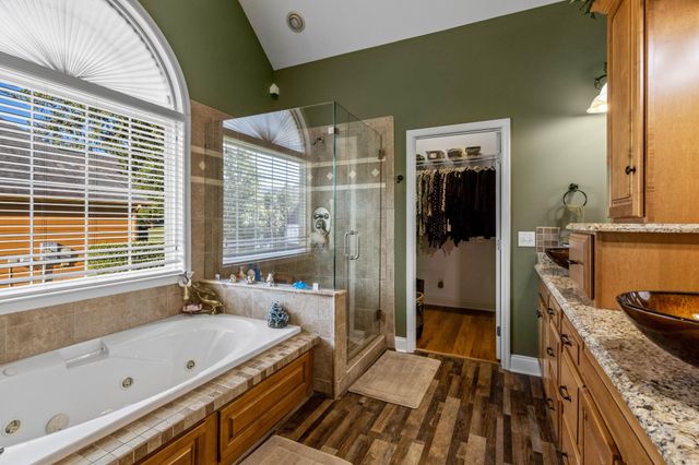 3260 Split Oak Lane, Ooltewah, TN 37363