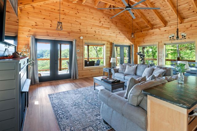 914 Forest View Drive, Frenchburg, KY 40322