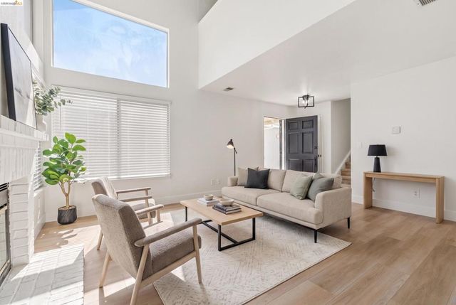 218 Almondtree Ln, Oakley, CA 94561