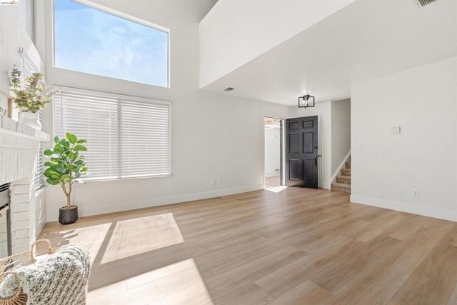 218 Almondtree Ln, Oakley, CA 94561