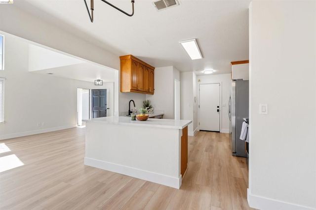 218 Almondtree Ln, Oakley, CA 94561
