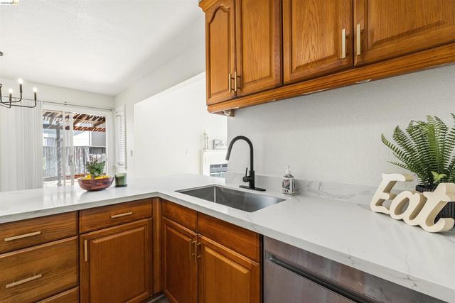 218 Almondtree Ln, Oakley, CA 94561