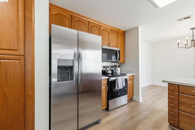 218 Almondtree Ln, Oakley, CA 94561